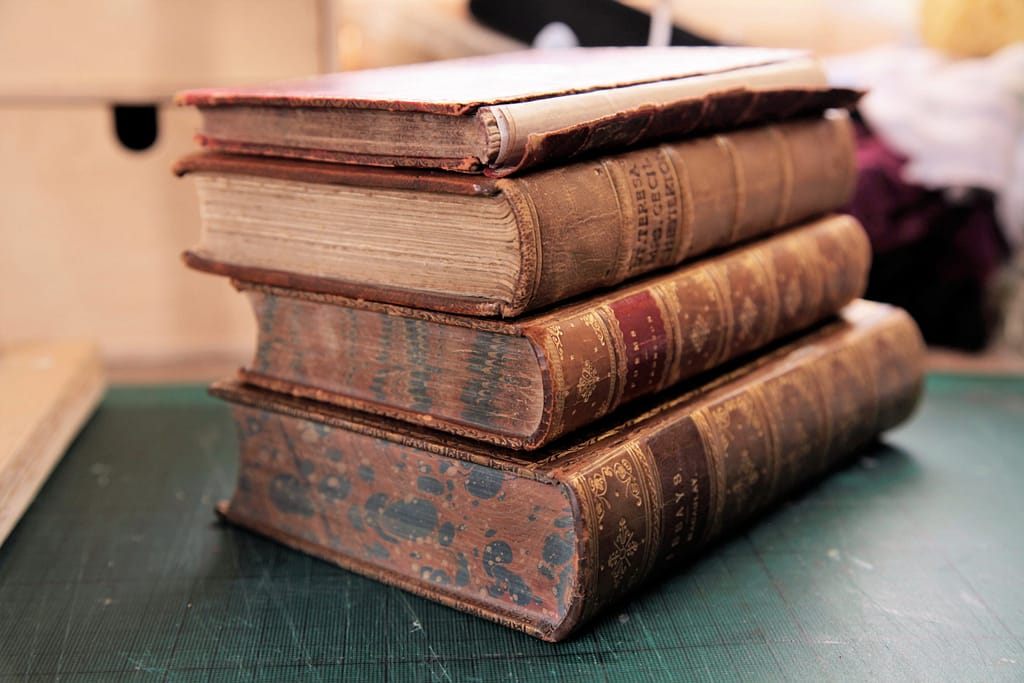 Prize binding books in book bindery for repair and boxes